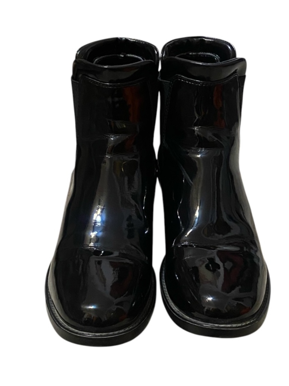 Aquatalia black patent leather Chelsea boot. Sz 8.5/eu39